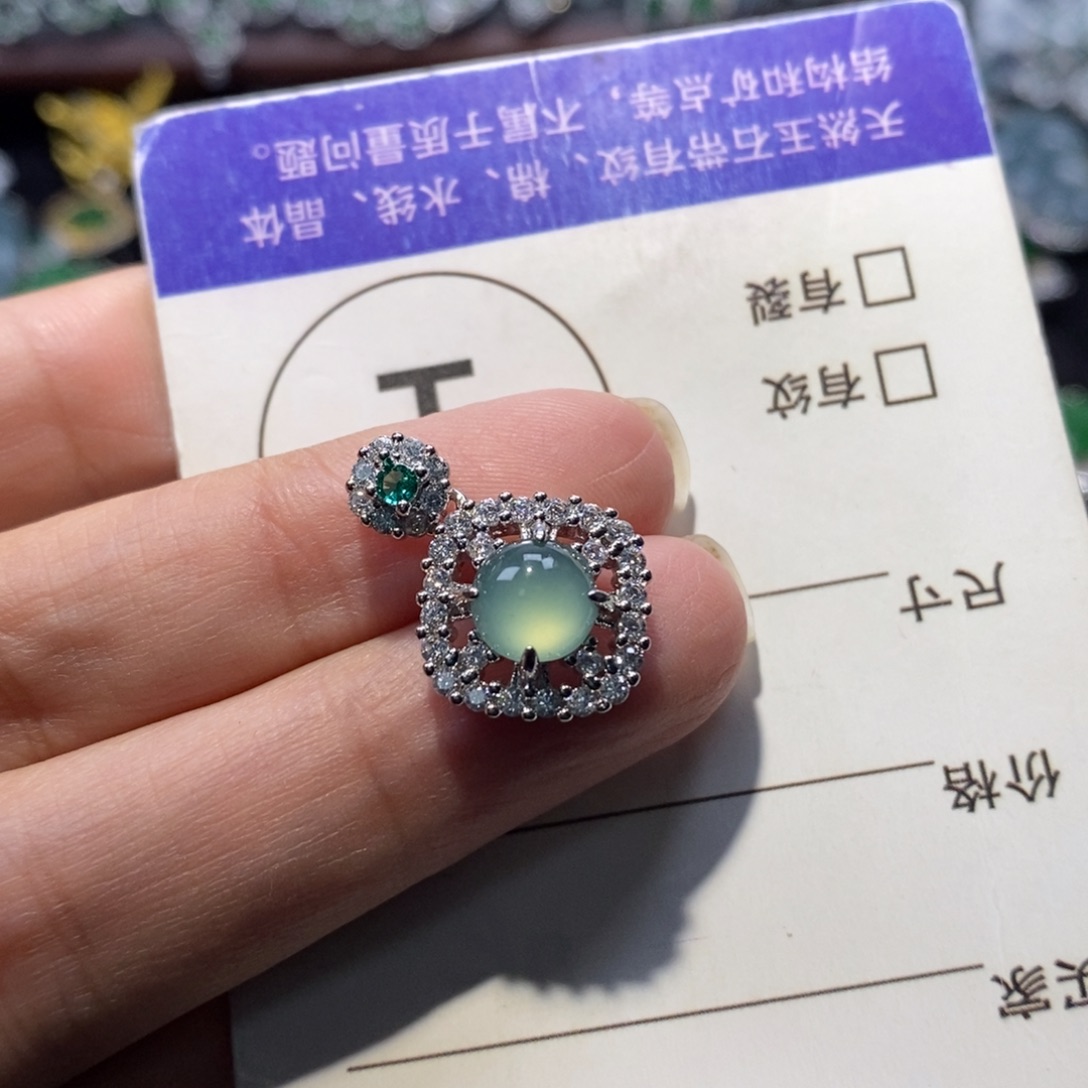 翡翠未镶嵌颈饰翡翠