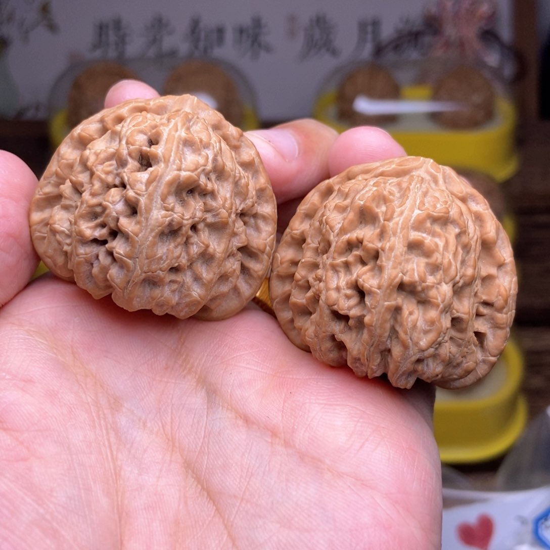 文玩核桃吊坠不**李全品40➕尺三角白红皮a301
