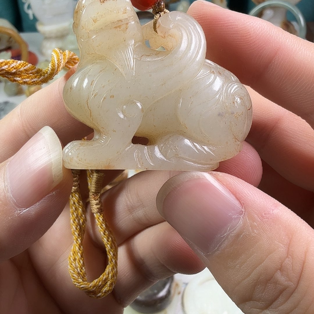 天***。和田玉（糖玉）未镶嵌颈饰