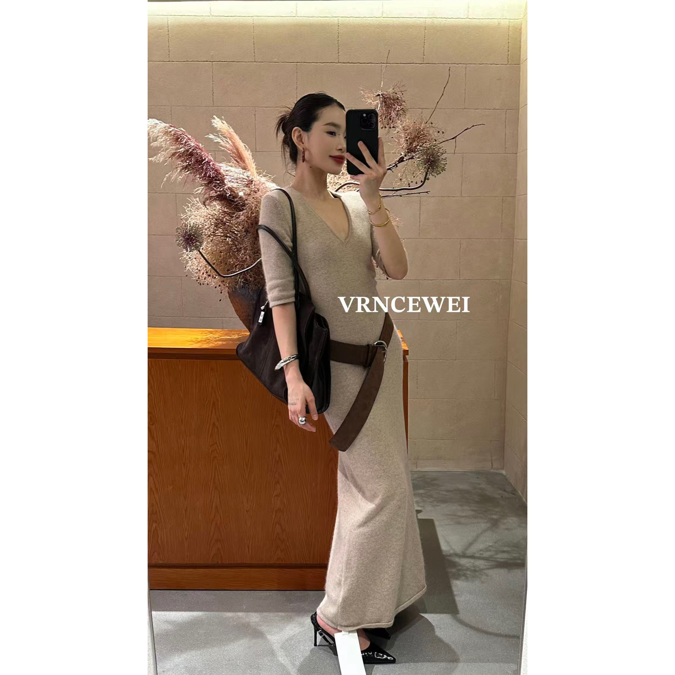 爱唯依（F）-法式优雅！V领中袖气质长款连衣裙（657R5171#）VRNCEWEI