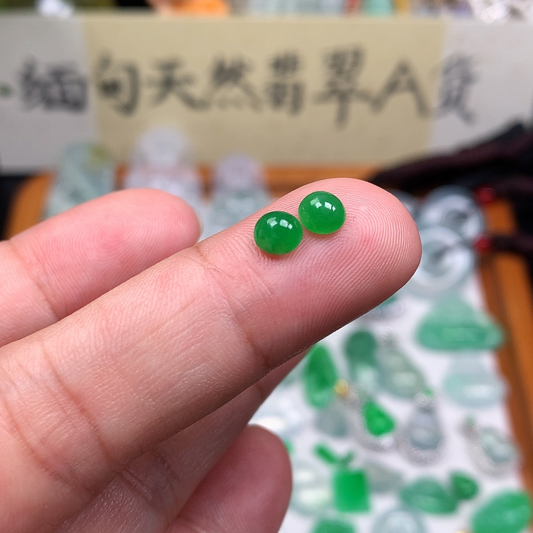 翡翠裸石缅甸天然A货翡翠阳绿蛋面