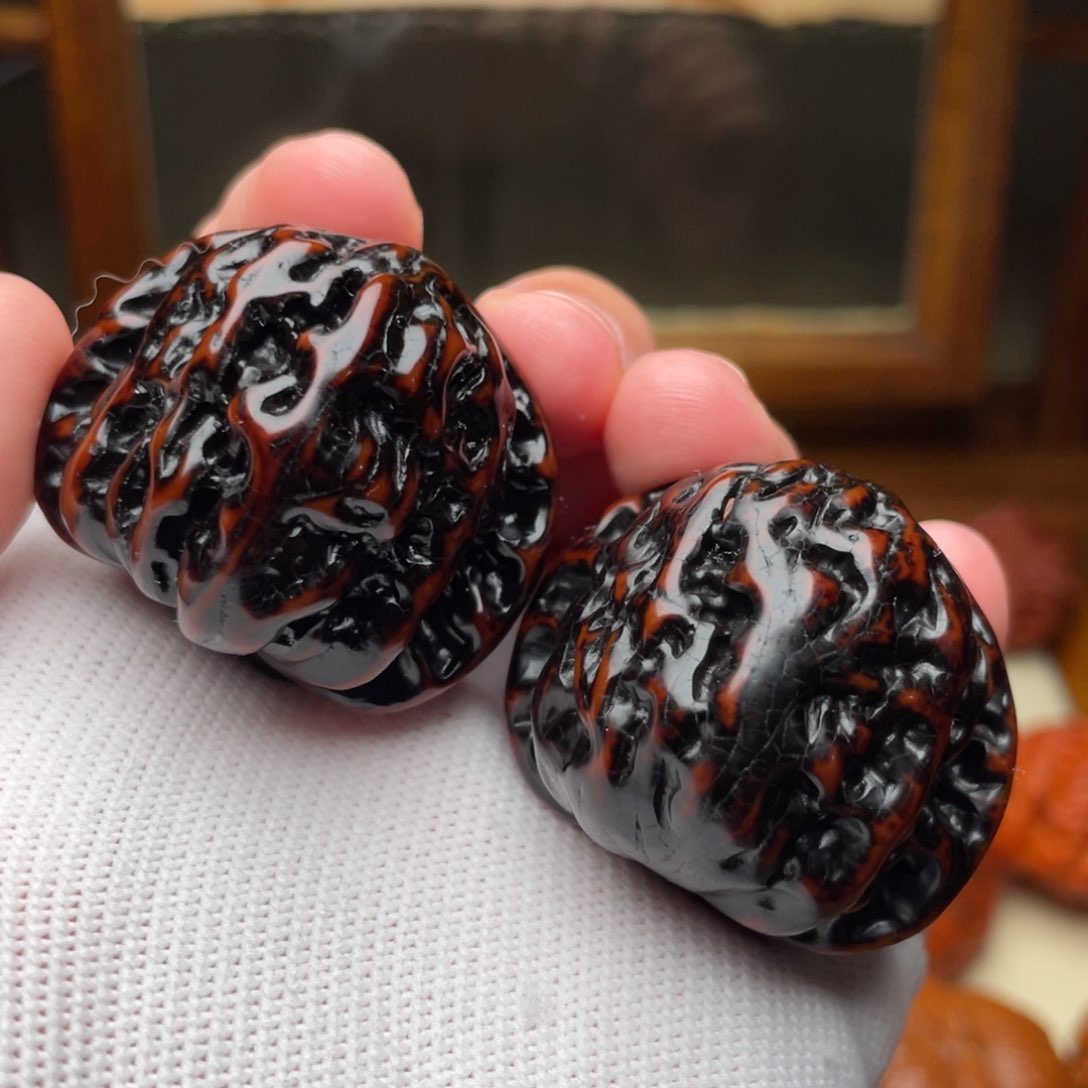 文玩核桃把件地闷白狮子38