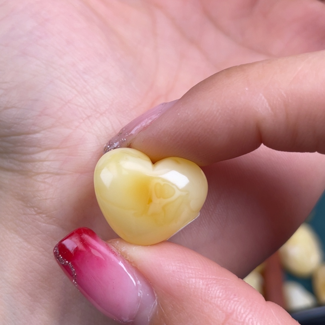 琥珀裸石未镶嵌蜜蜡