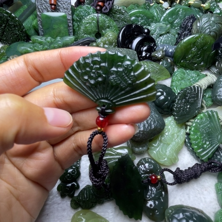 H***.和田玉未镶嵌颈饰