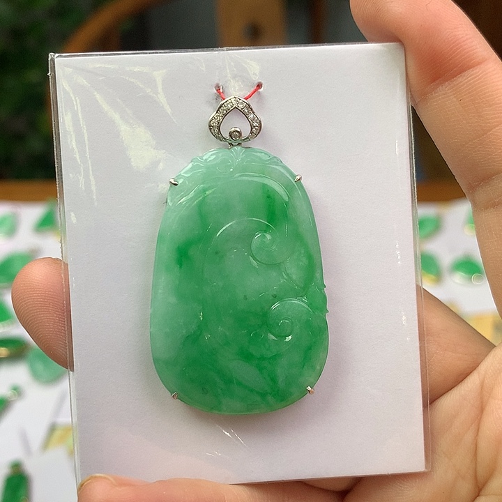 翡翠18K金镶嵌颈饰翡翠首饰