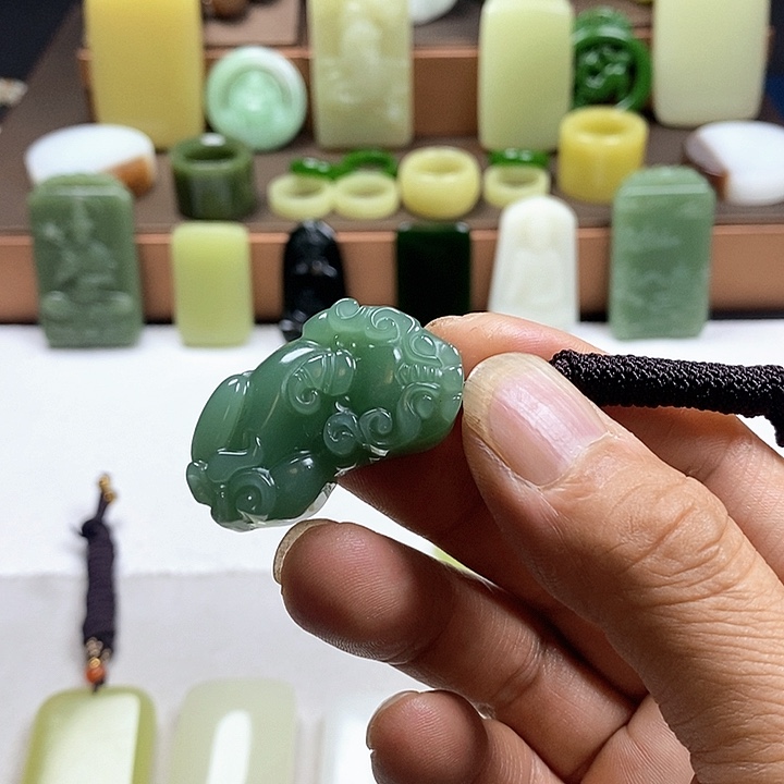 和田玉未镶嵌珠宝奇石