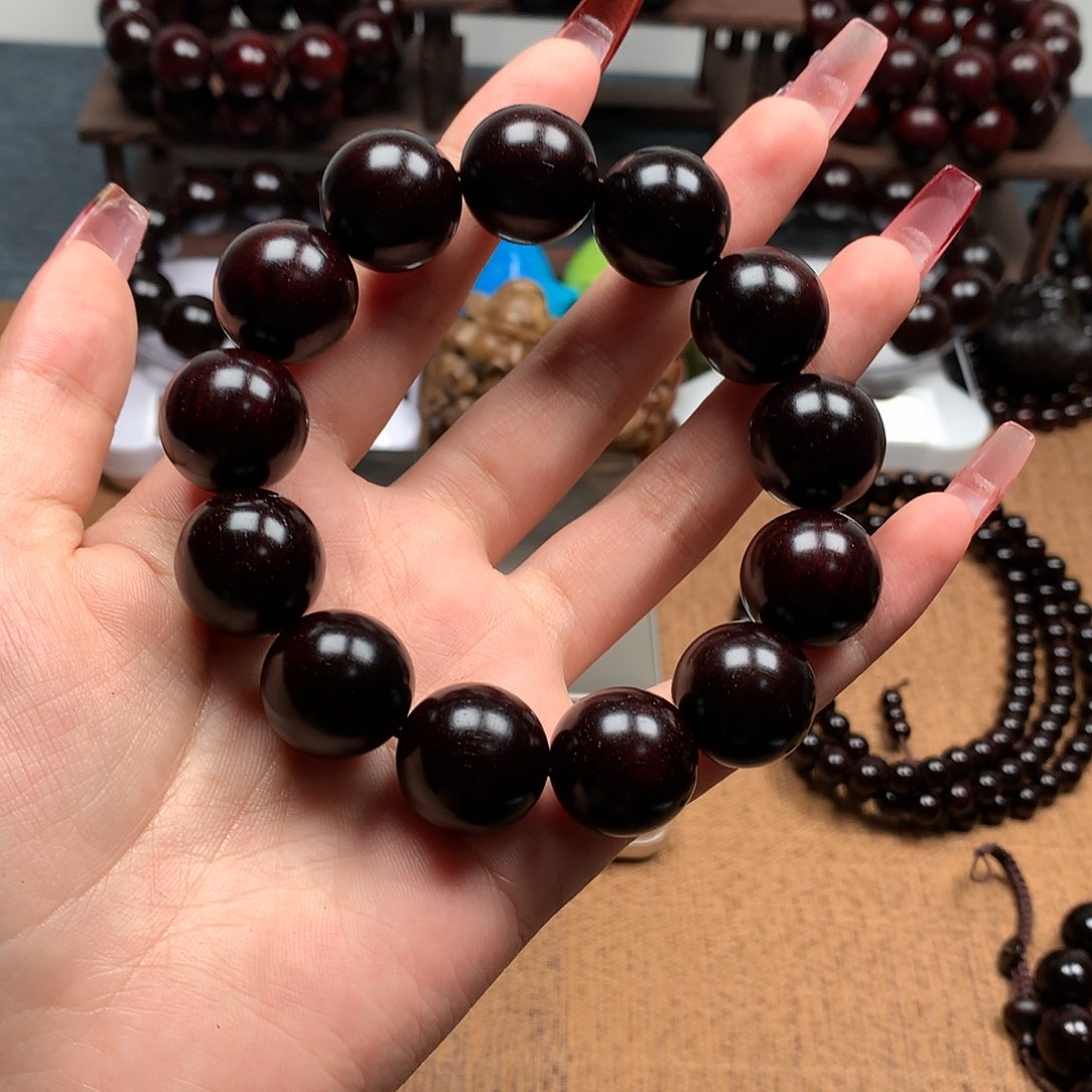 檀香紫檀（小叶紫檀）李****)1.8带星