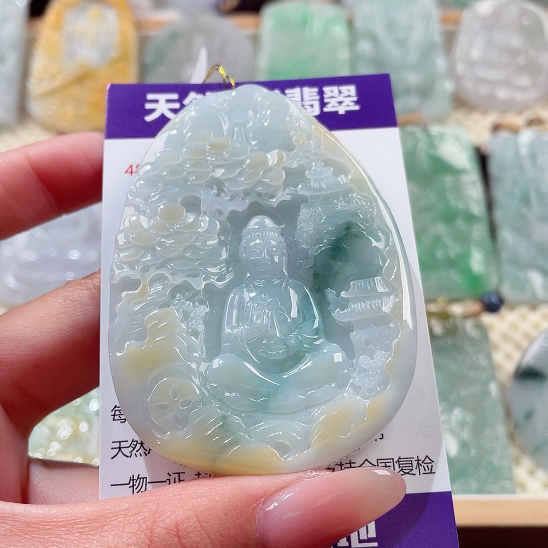 翡翠未镶嵌颈饰山水观音