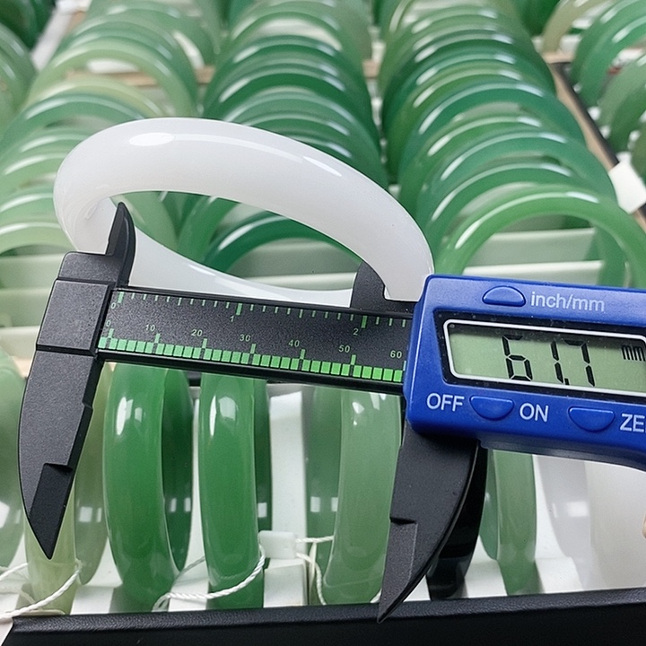 东陵石手镯未镶嵌