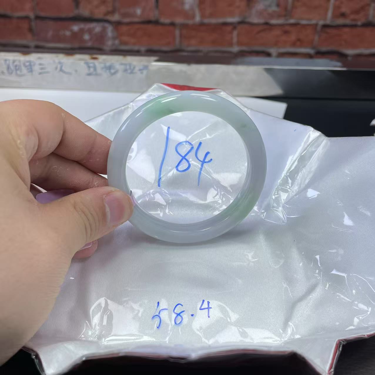 毛货手镯需精细抛光/184