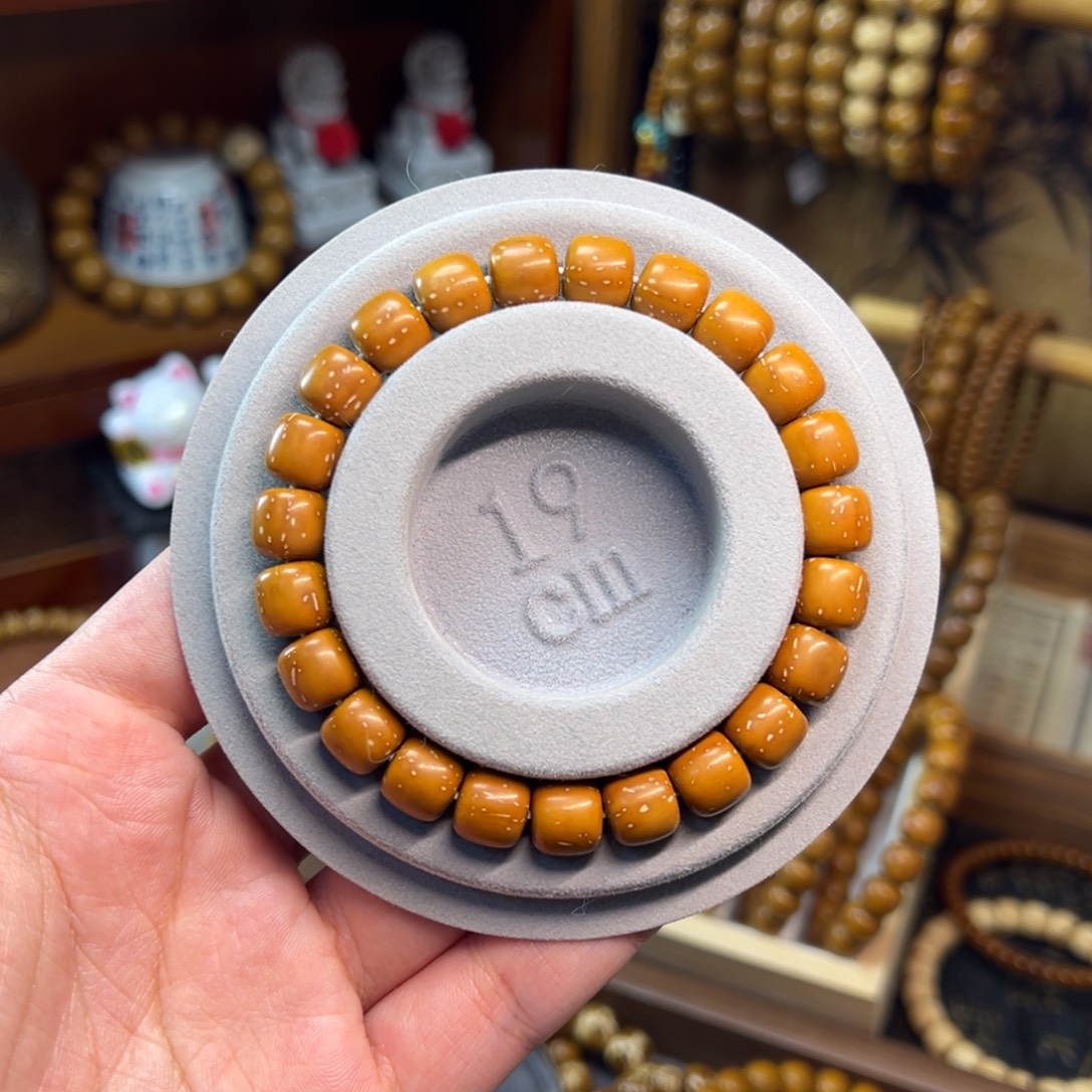 刘***e非金属紫金鼠9.8*9.2实心黄皮满天星精品