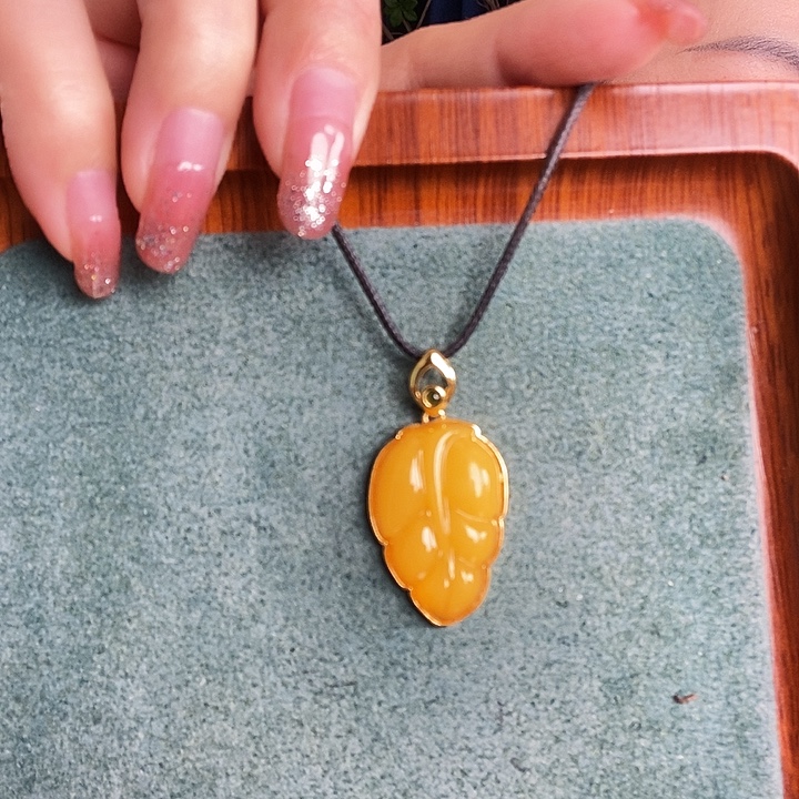 蜜蜡银S925镶嵌颈饰吊坠