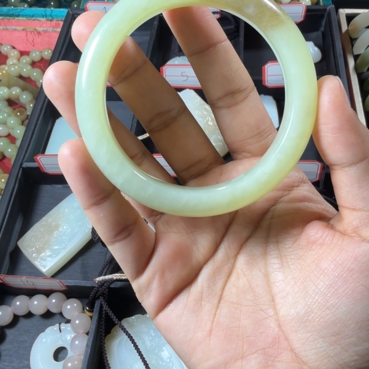 H***酱和田玉（糖玉）未镶嵌手链