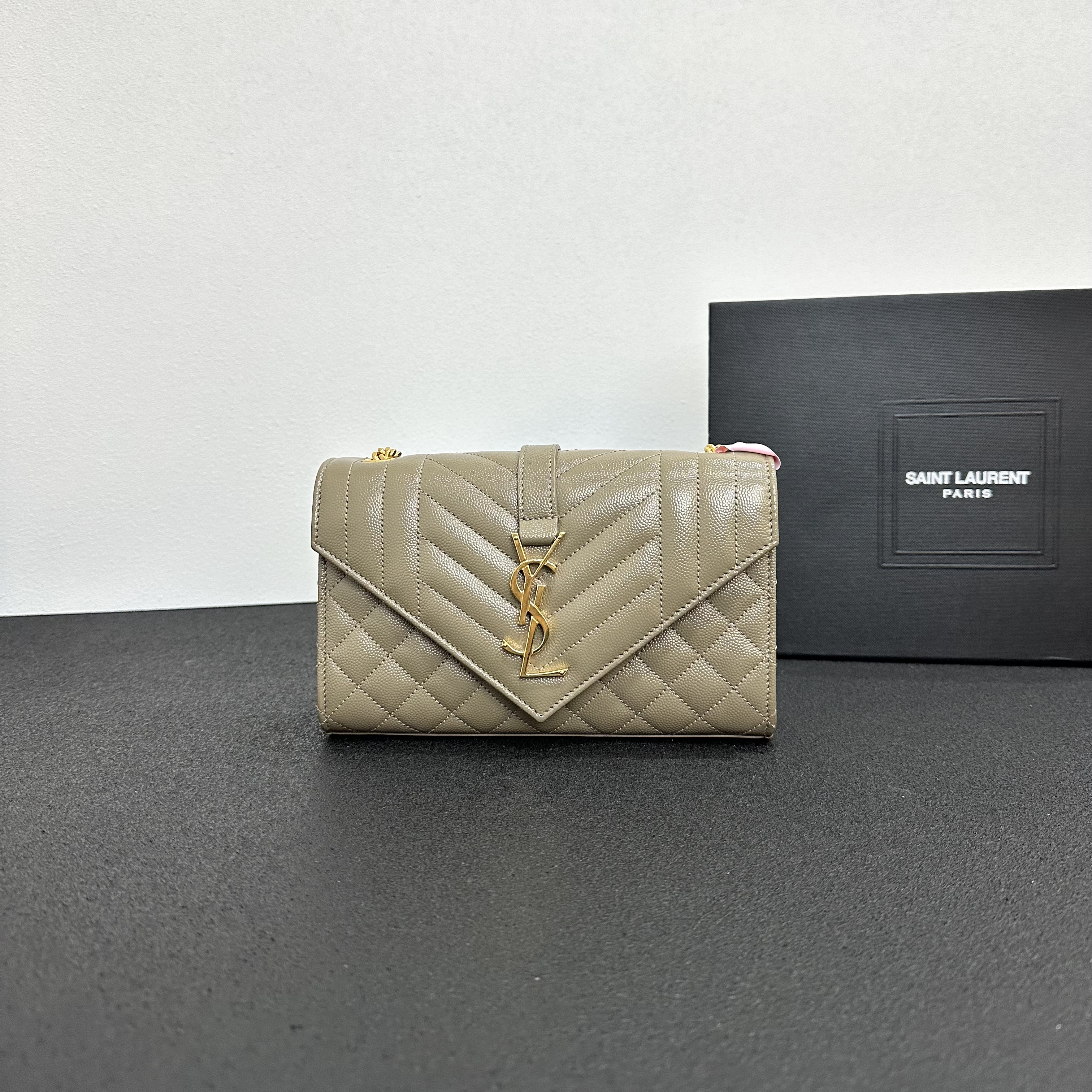 未使用 YSL/圣罗兰 壹所/YSL 信封 鱼子酱 小号 奶茶金 新款 闲置