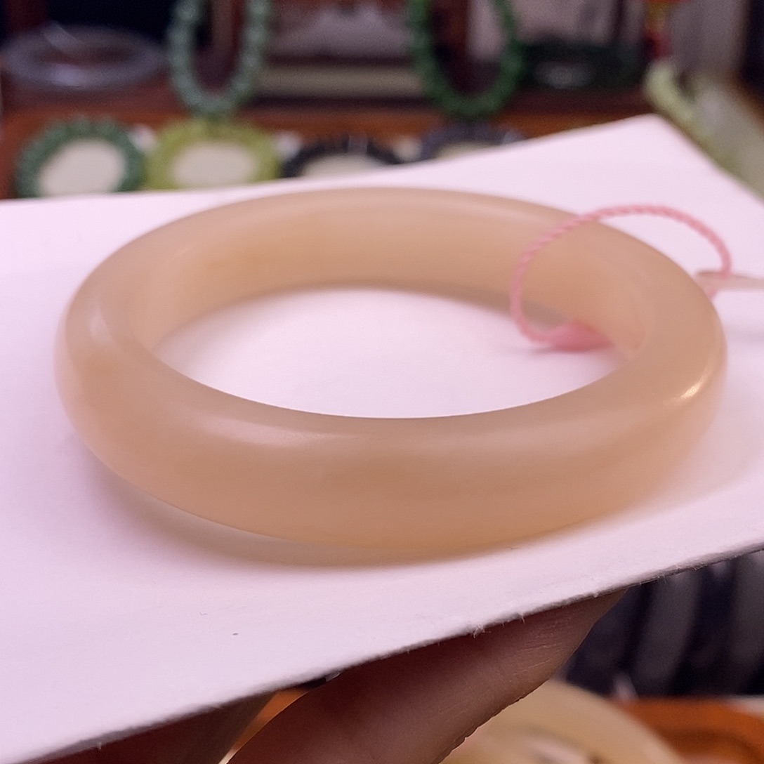 颈饰未镶嵌和田玉波***场藕粉收藏级柔光手镯56.4