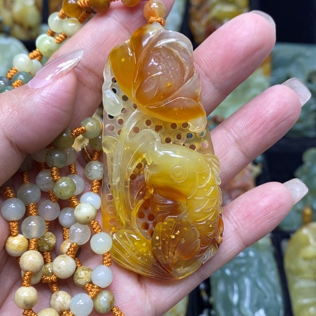 蛇纹石玉未镶嵌颈饰