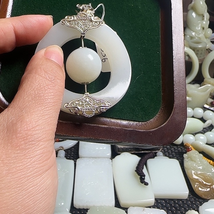 勇***乐瓷片新号开播挂件一个