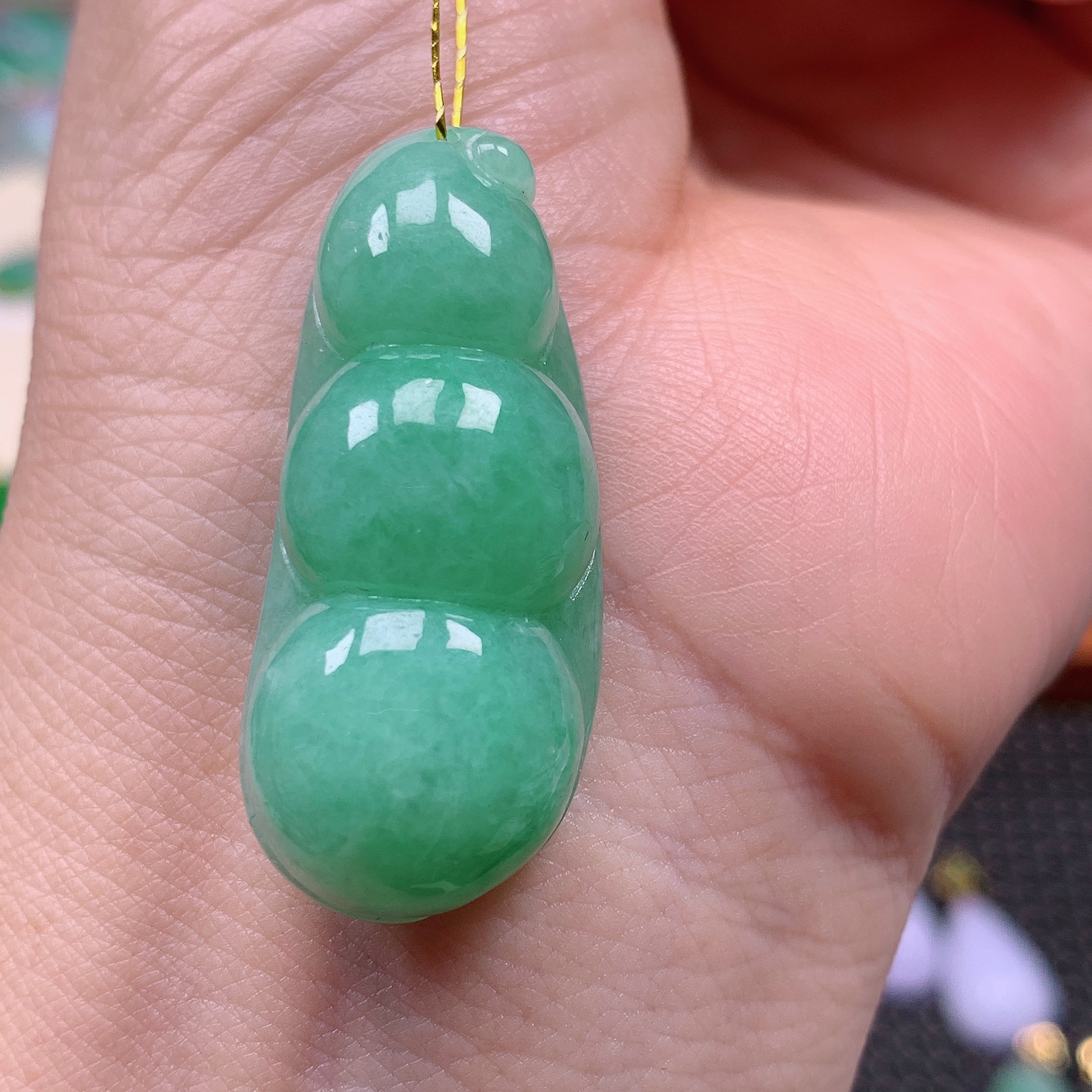 缅甸天然A货翡翠，满果绿福豆 编号230/1108尺寸37.2-16-10.9