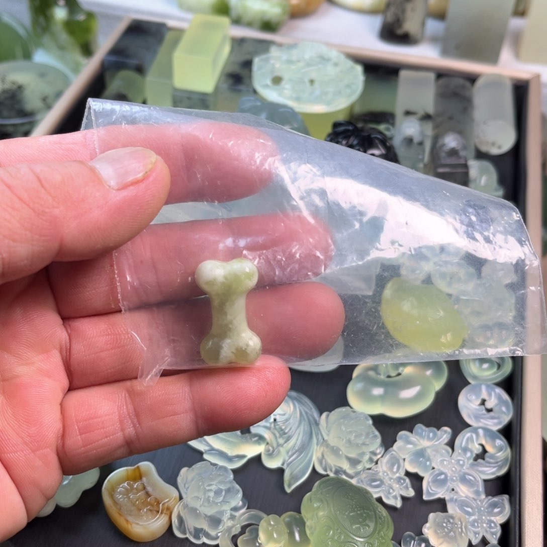 蛇纹石玉原石未镶嵌冬**＾