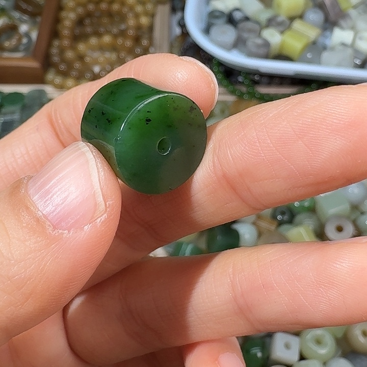 那***海和田玉（碧玉）未镶嵌颈饰