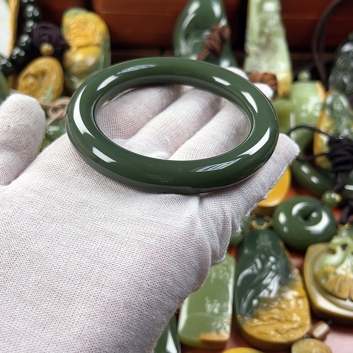 岫岩老玉（透闪石质玉）手镯未镶嵌@**