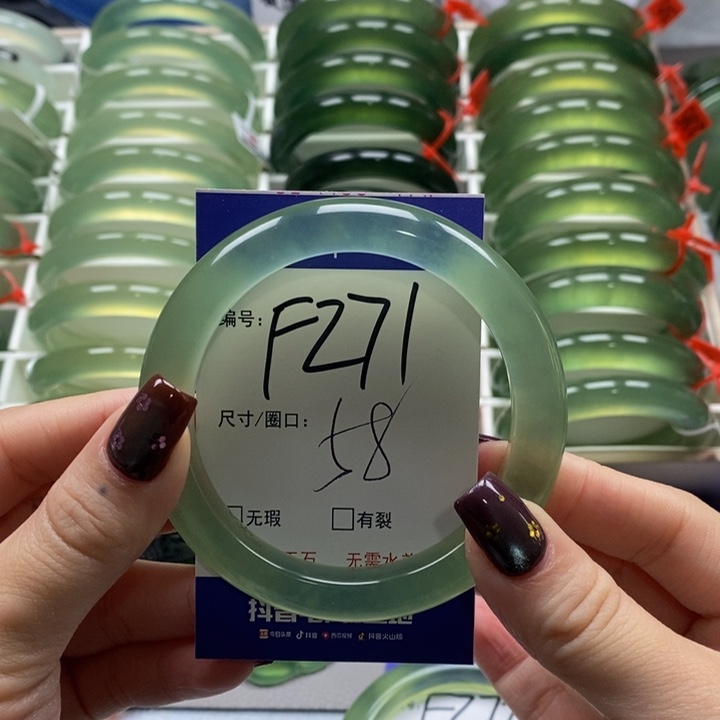 蛇纹石玉手镯未镶嵌给***工