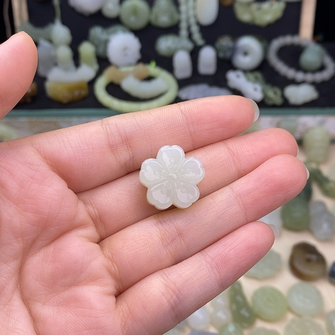 颈饰未镶嵌和田玉繁**点