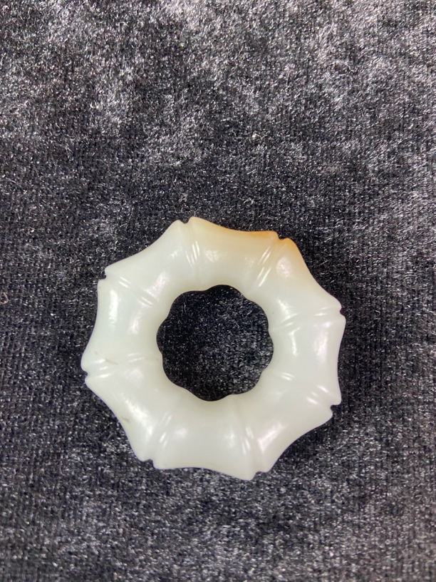 和田玉白玉海棠花环挂件 吊坠