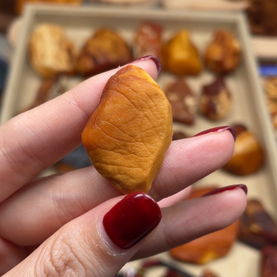 琥珀未镶嵌珠宝奇石