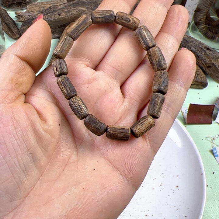 Y***水沉香沉香碎屑沉水蓝宝石5克