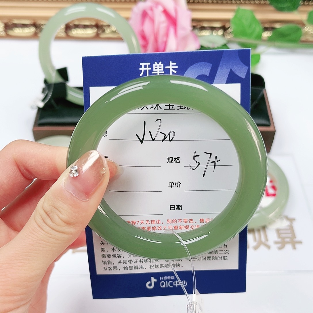 和田玉手镯未镶嵌美****?