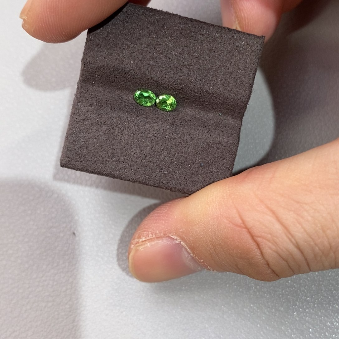 石榴石（沙弗莱）裸石未镶嵌3×4一对