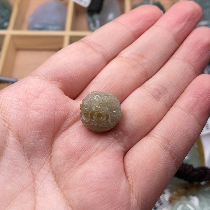 【闪购商品】翡翠颈饰未镶嵌一***仇。