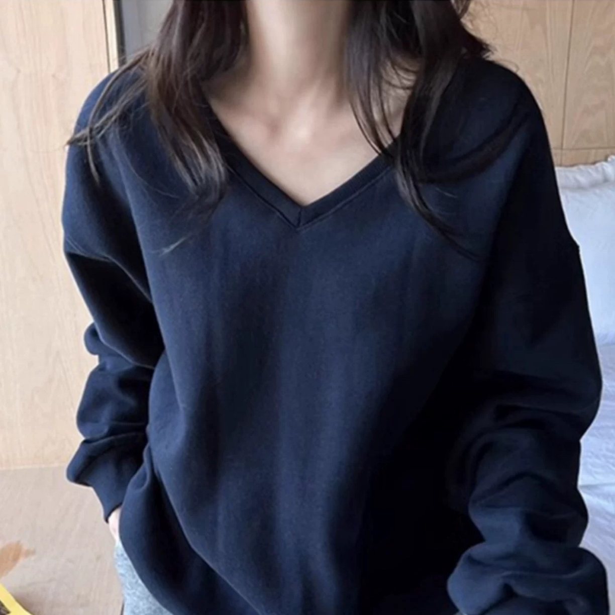 V领深蓝色卫衣卫衣