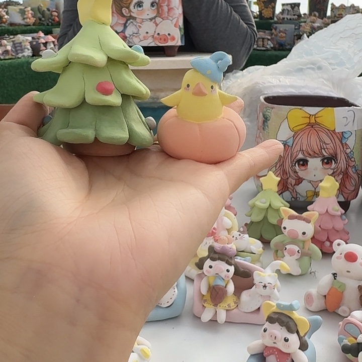 不***肉圣诞树和小黄鸭摆件