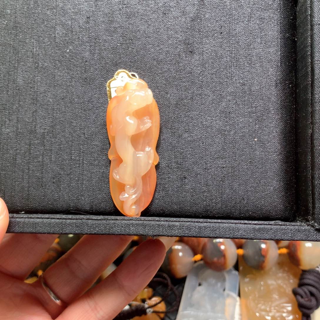 石英质玉（黄龙玉）未镶嵌挂件
