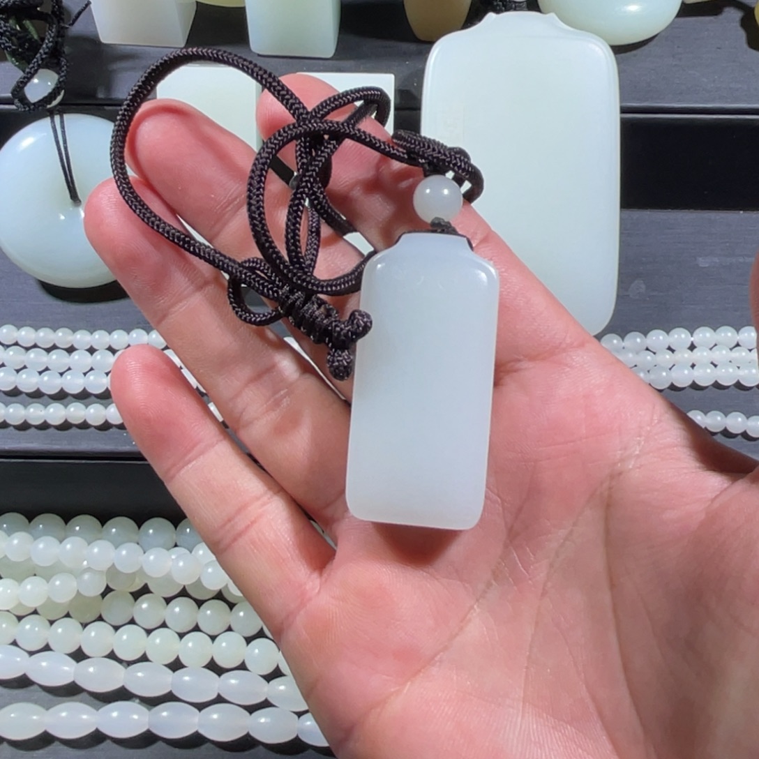 摩***品和田玉未镶嵌吊坠(不含链)无事牌