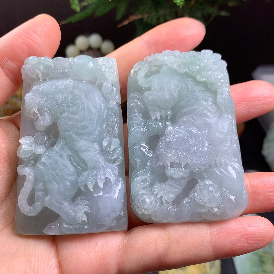天***运定制翡翠未镶嵌虎