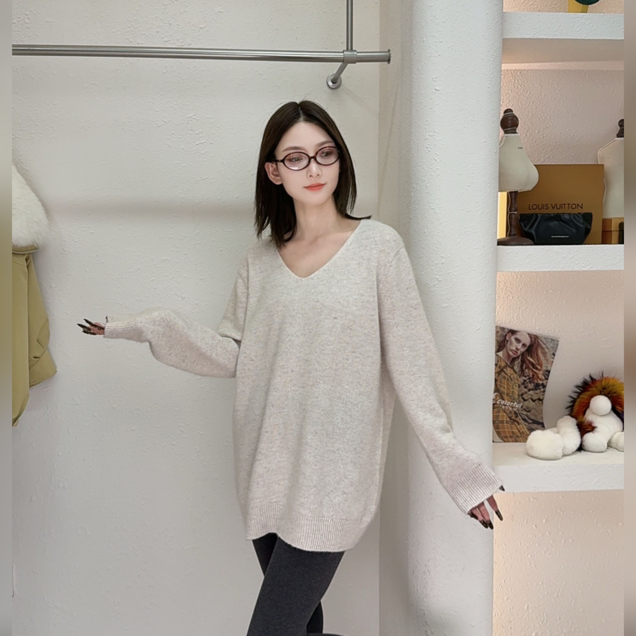 闭眼入显气质露锁骨大V领针织衫显瘦羊毛衣中长款罩衫