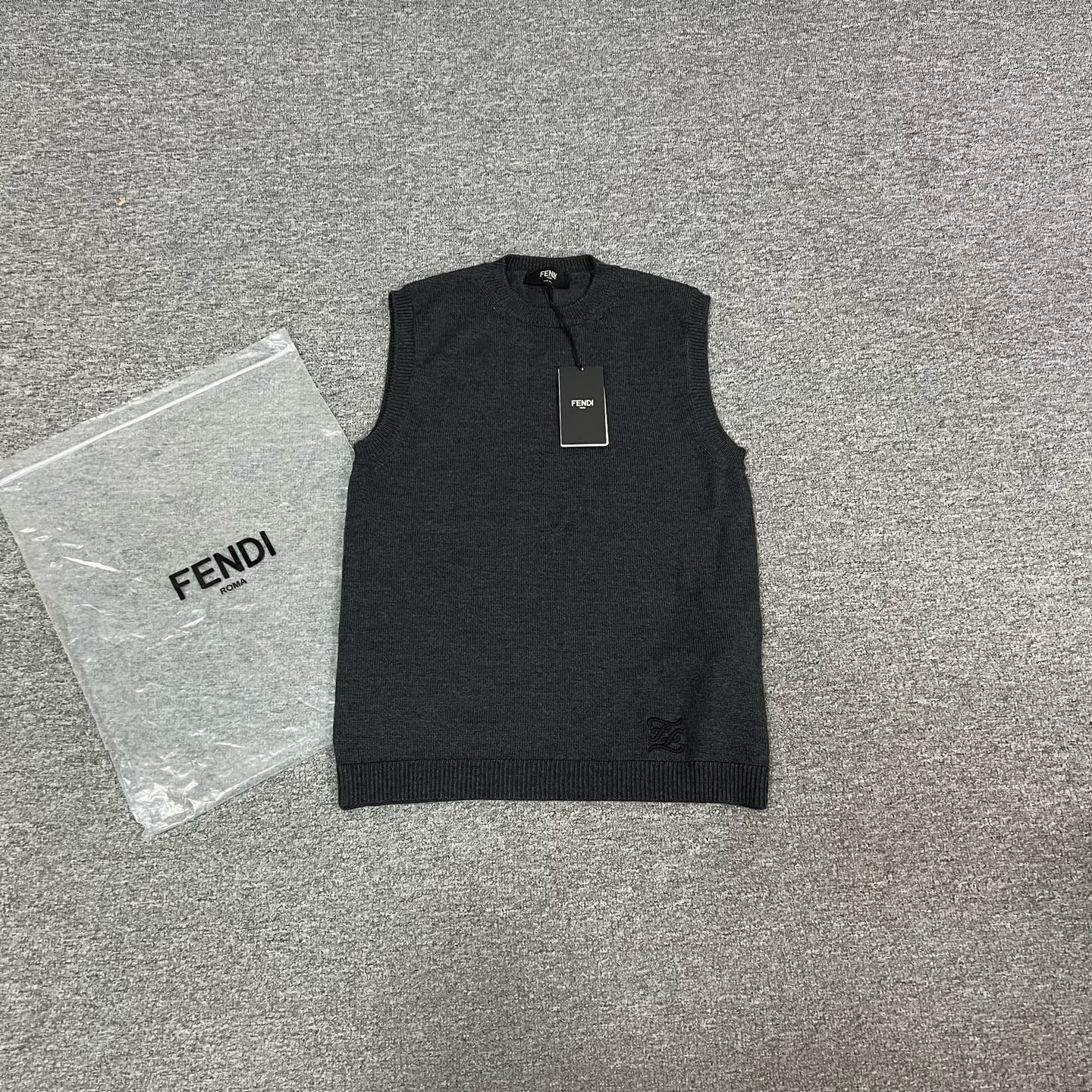 99新 AMIPARIS fendi 针织马甲46码