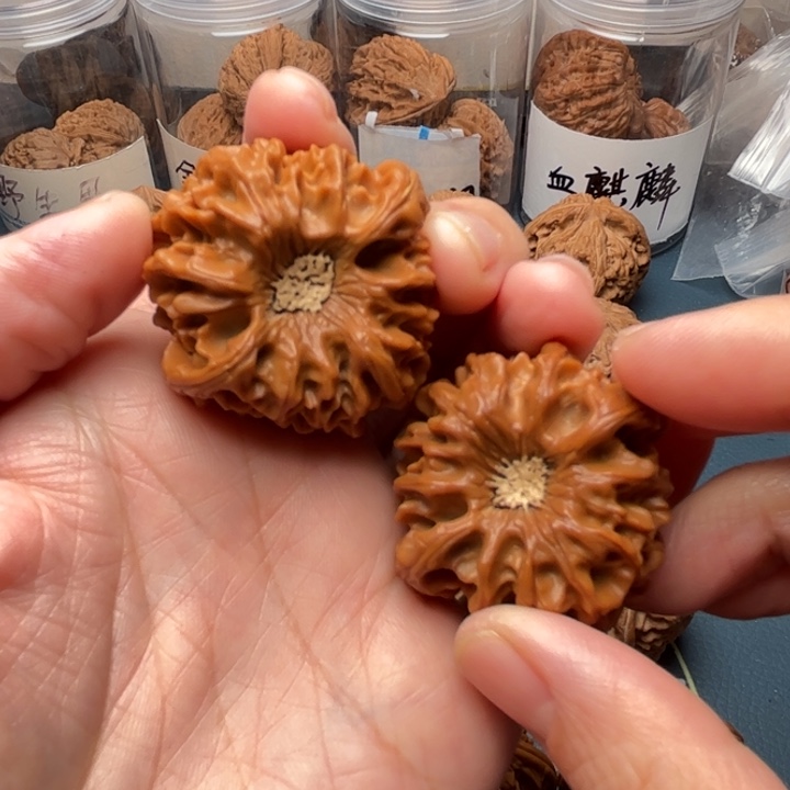 哲***颜文玩核桃吊坠40龙门涧