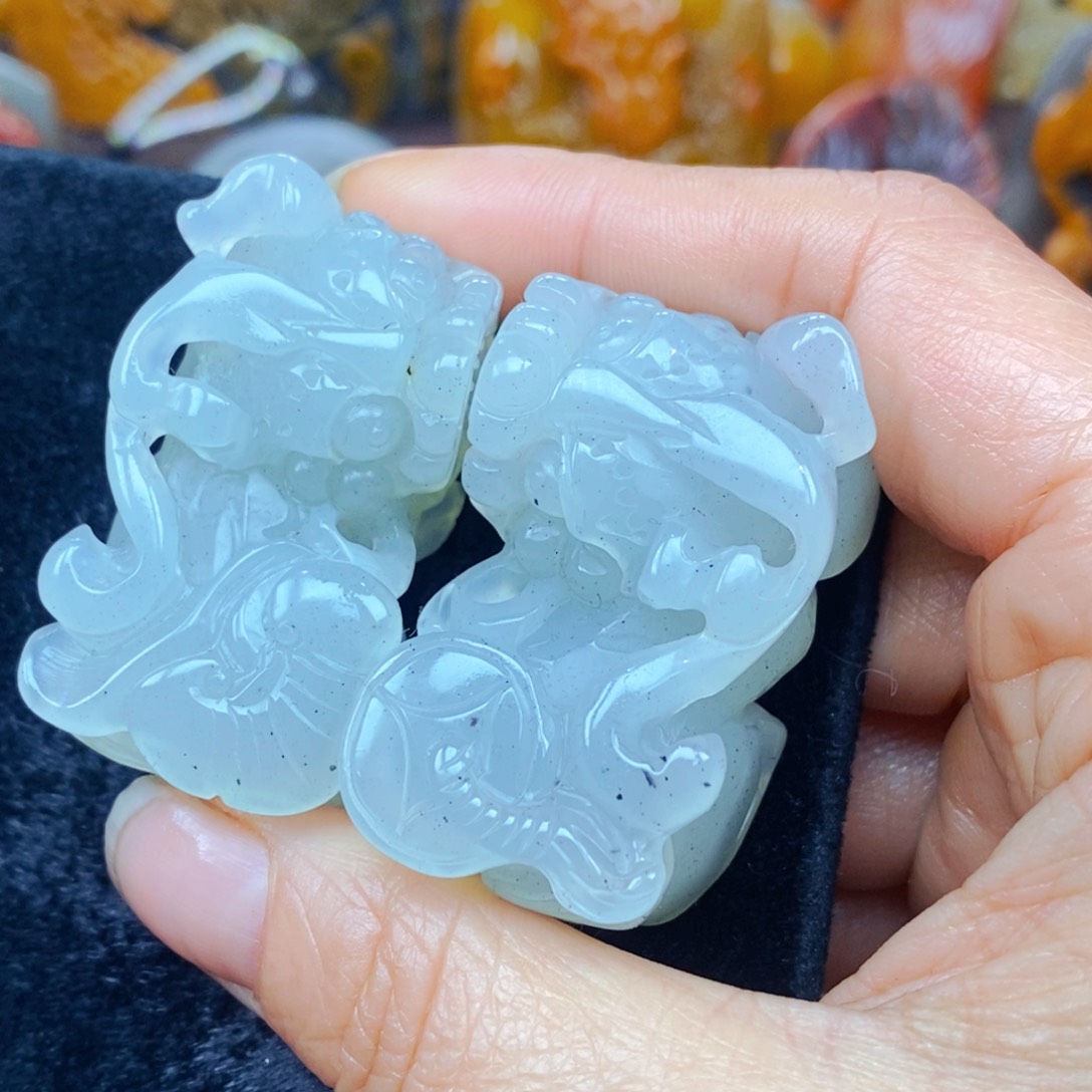 未镶嵌石英质玉（黄龙玉）颈饰