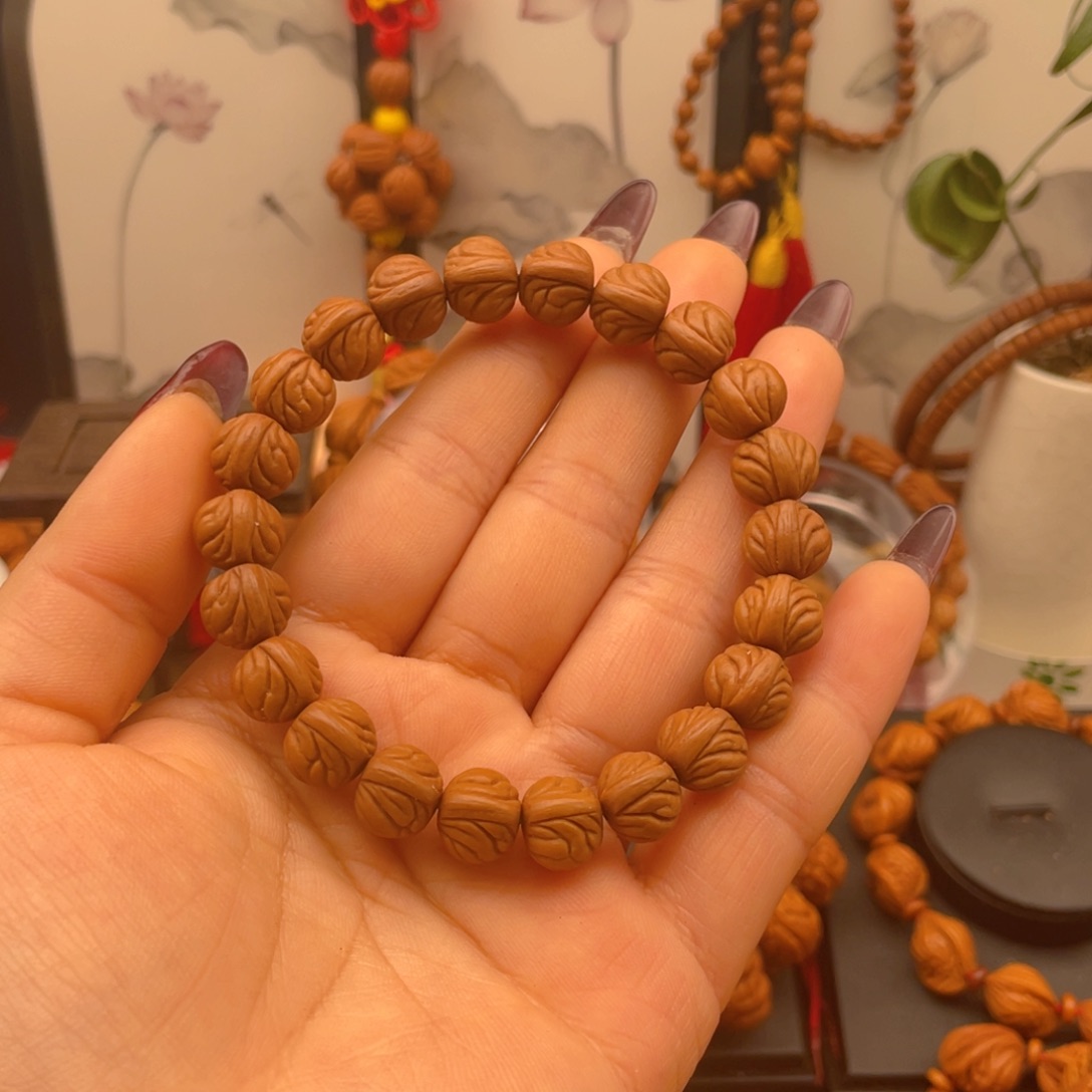 蜡***U手串桃核  红红火火。红红火火