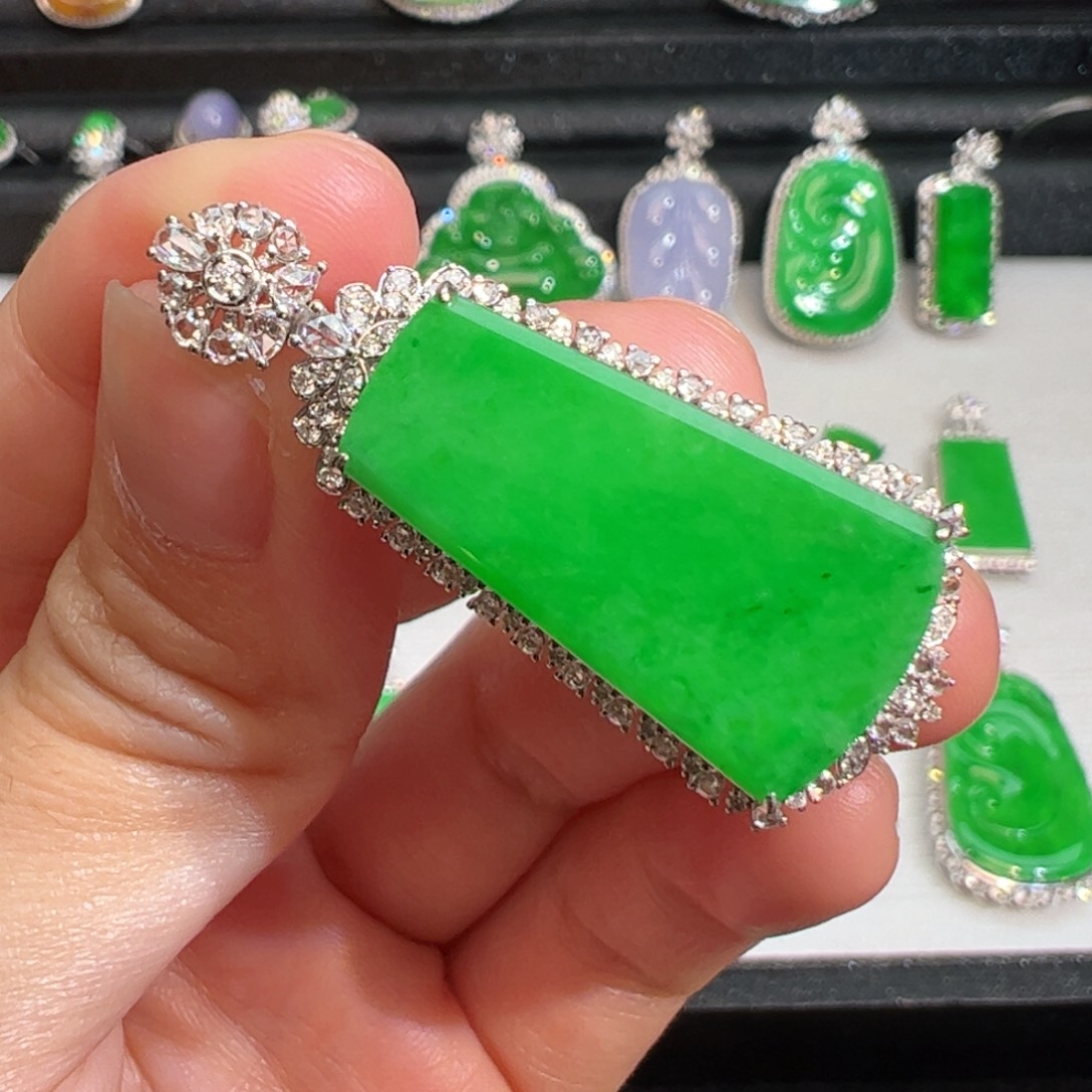 翡翠吊坠(不含链)18K金镶嵌