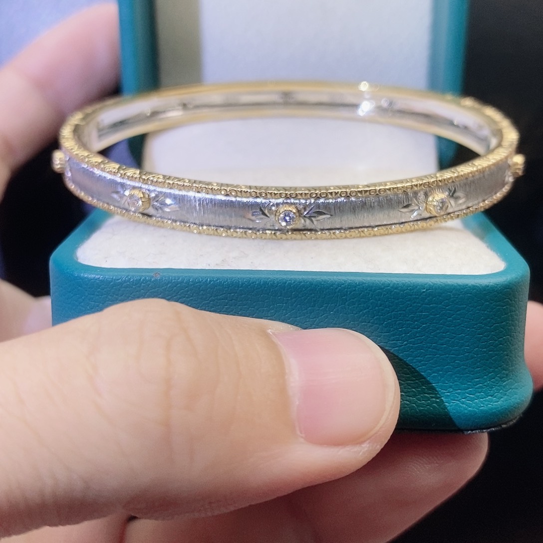 钻石手镯18K金镶嵌拉丝雕金手镯黄白双色