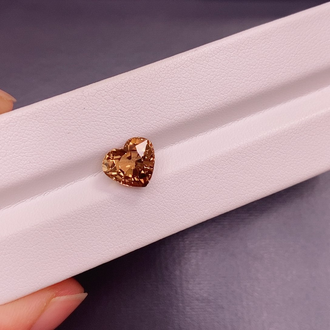 未镶嵌裸石碧玺3.675克拉