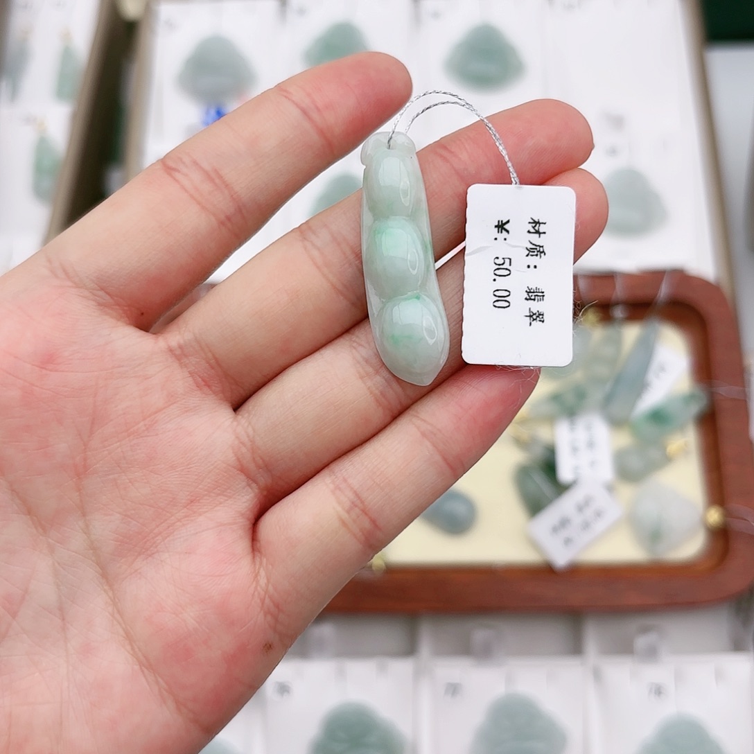 翡翠颈饰未镶嵌豆子