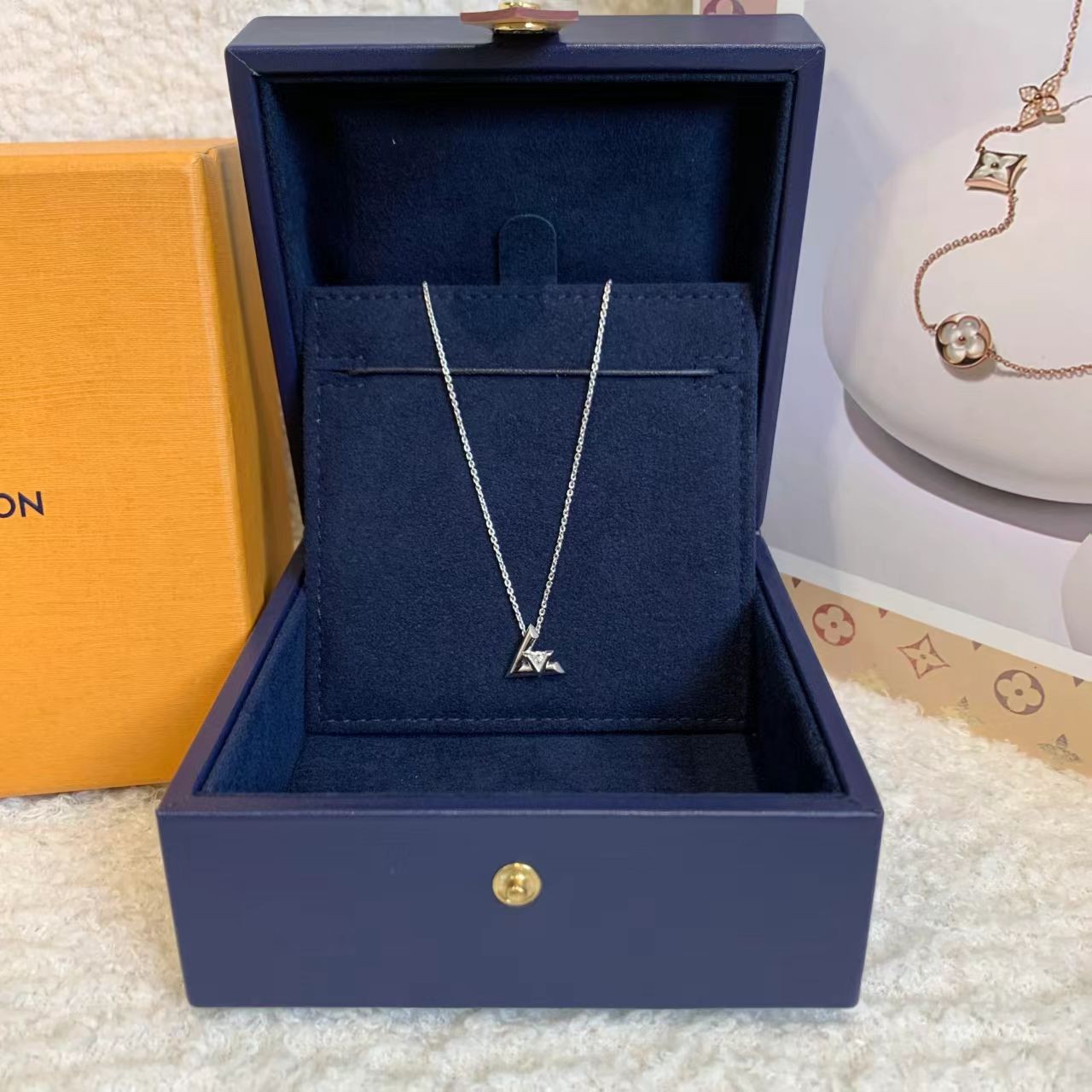 99新 LouisVuitton/路易威登 壹臻/白金volt单钻项链 68535068