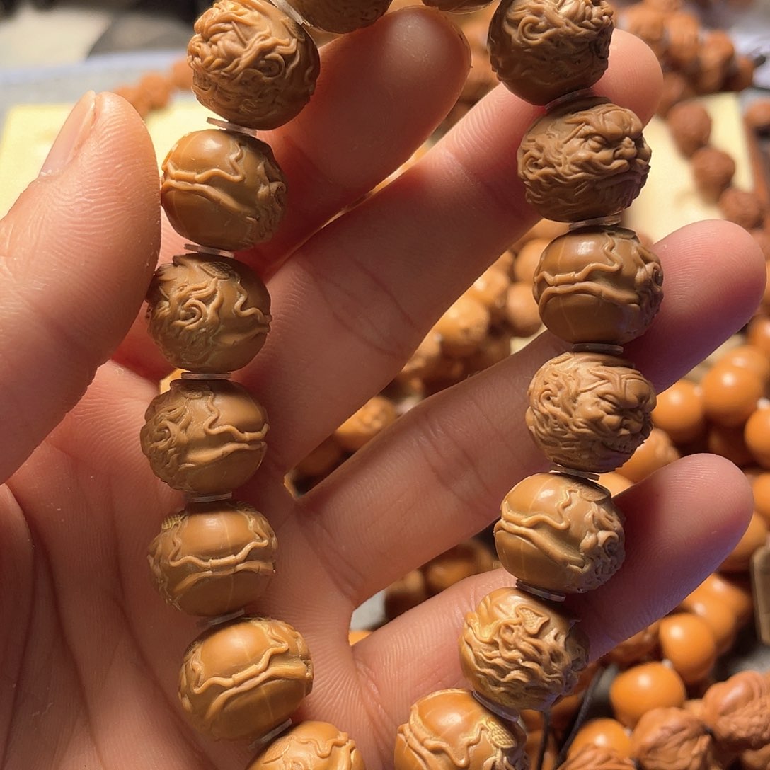 猴头核桃雕刻钟馗头