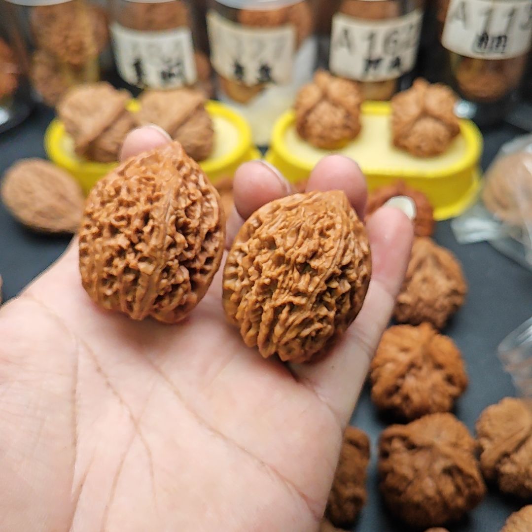 填***字把件文玩核桃大蒜头